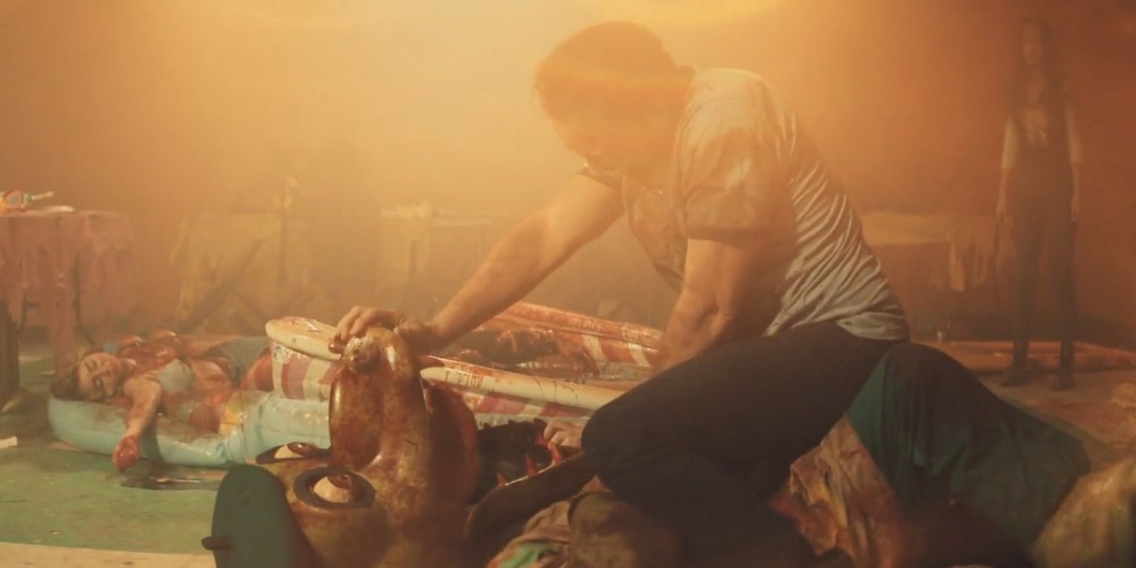 Willy's Wonderland: Nick Cage Ripping Apart An Arty Alligator