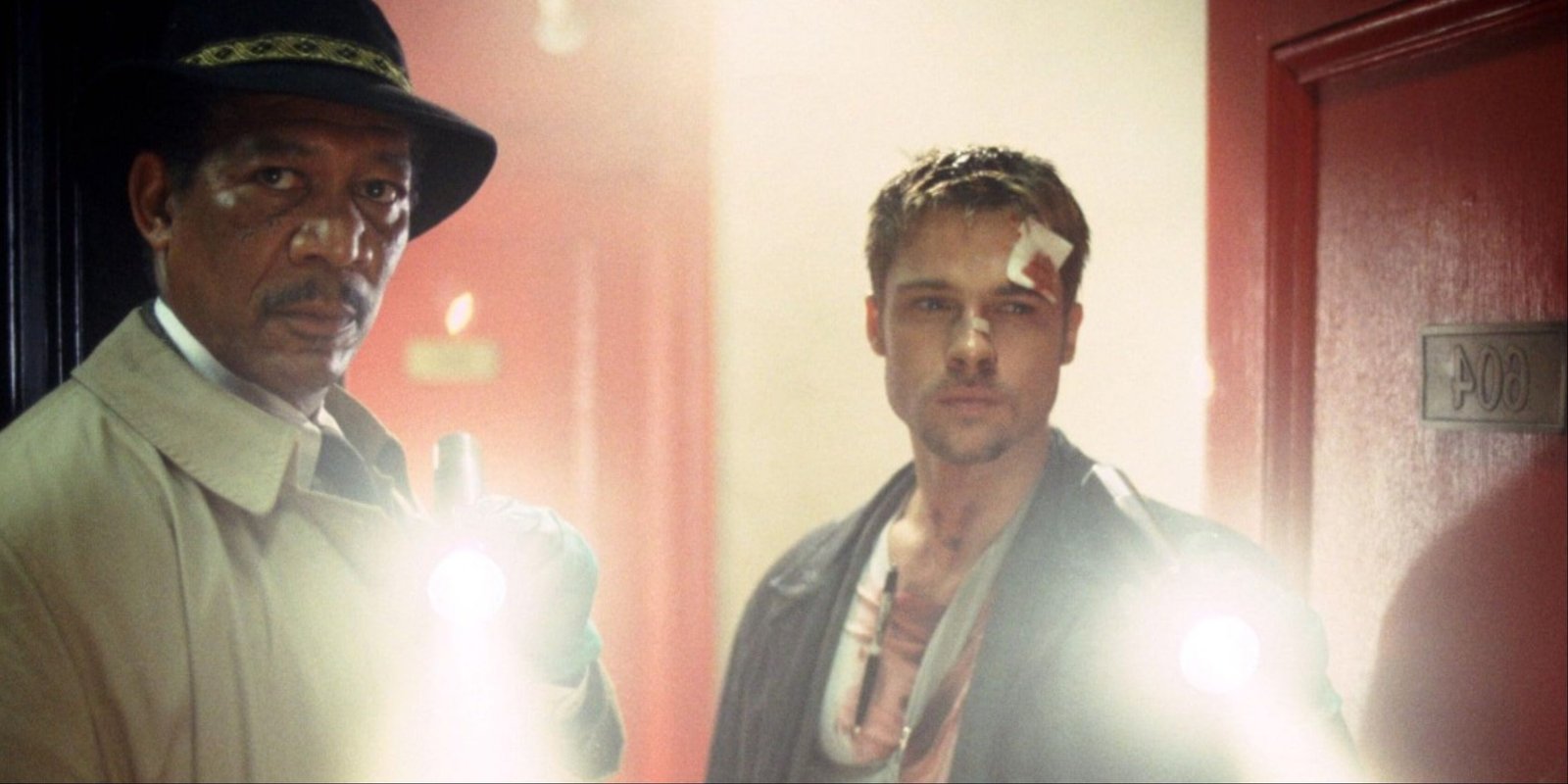 Morgan Freeman and Brad Pitt entering an apartment unit and shining their flashlights in Se7en.