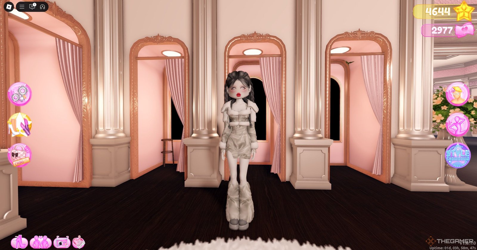 An avatar dressed in cool-tone colors in Dress to Impress.