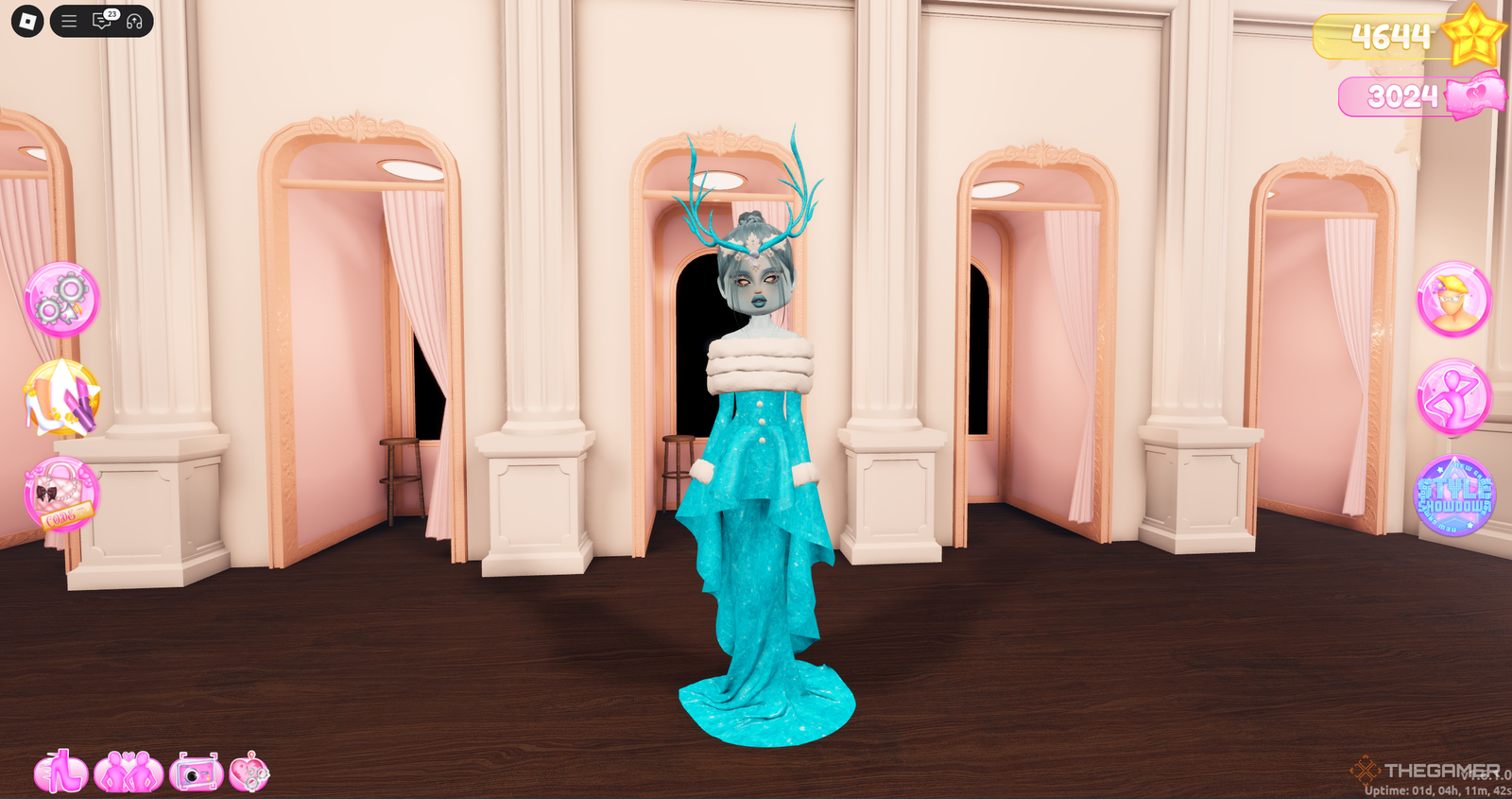 An ice queen posing in Dress to Impress.