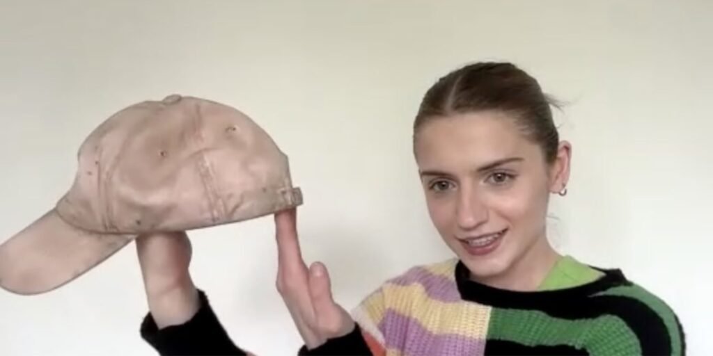 Jenna Burgess Says Melissa's Yellowjackets Hat Was Stolen From "The Girl Who Catches On Fire" In The Pilot