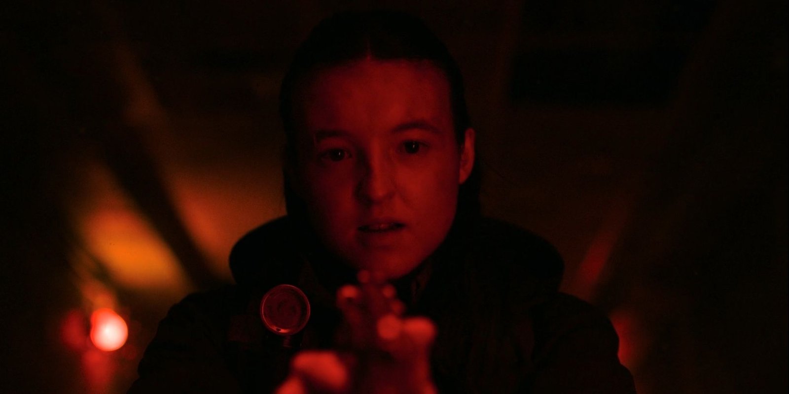 Ellie pointing a gun in HBO's The Last of Us.