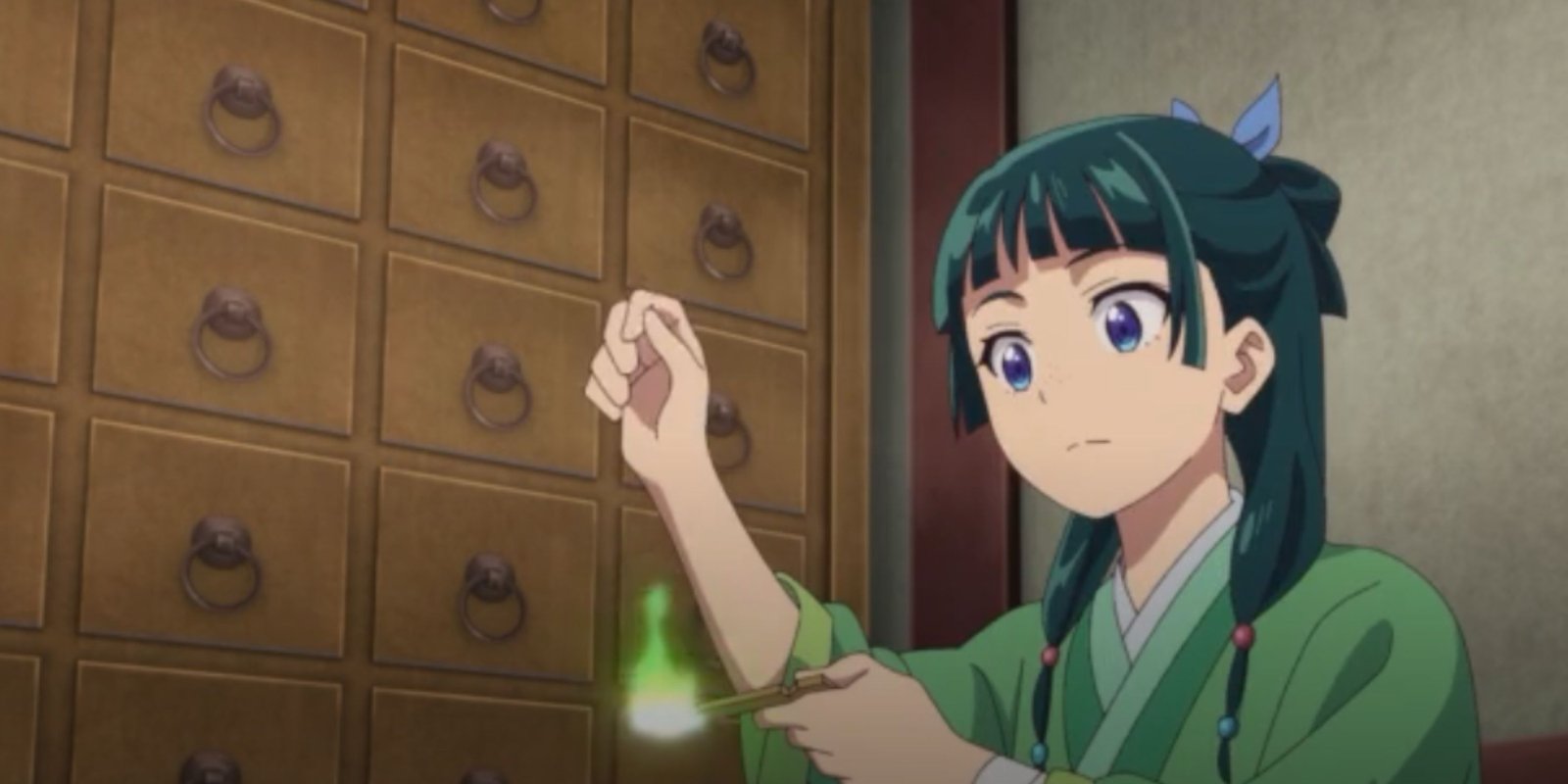 Maomao testing a theory in The Apothecary Diaries.