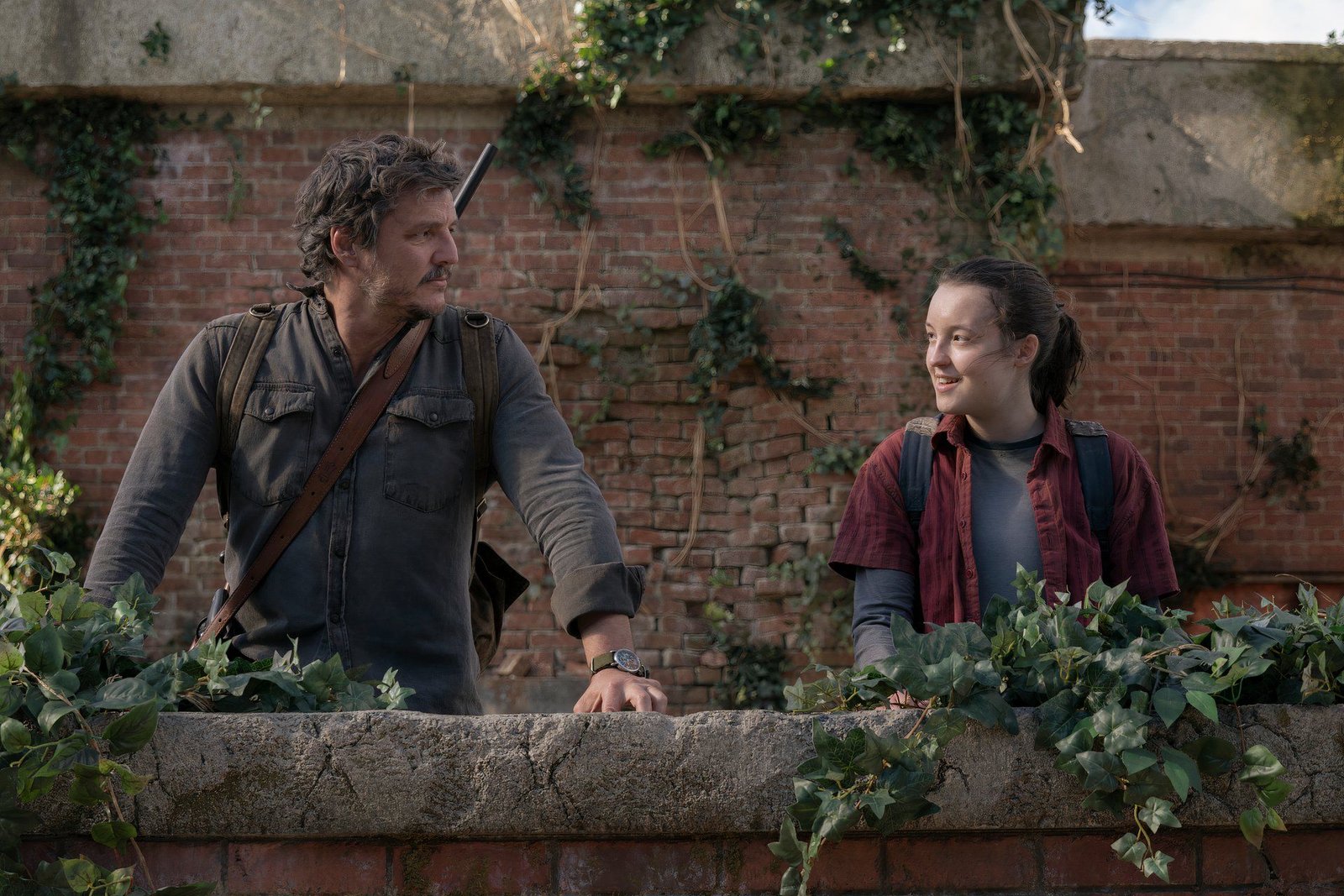 Pedro Pascal and Bella Ramsey in The Last of Us Season 1.
