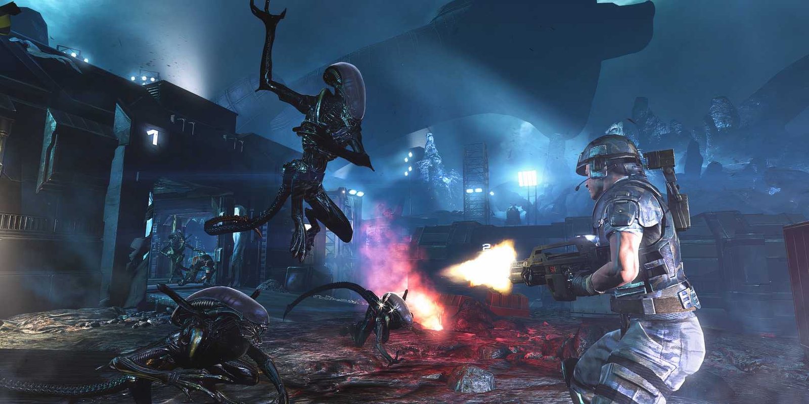 A xenomorph is in the air, preparing to attack a marine that is shooting at it in Aliens: Colonial Marines.